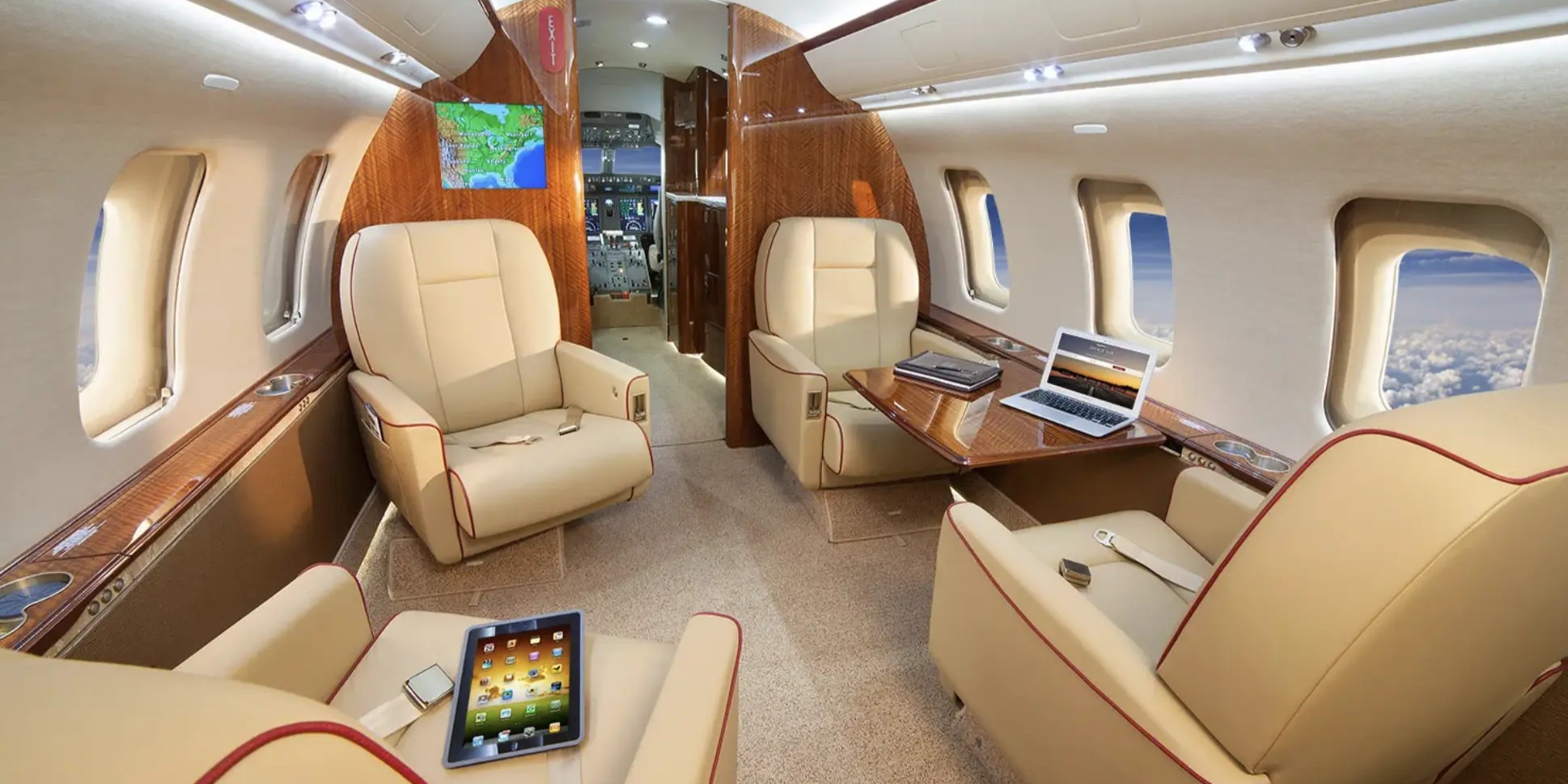 Bombardier Challenger 605 gallery image 1