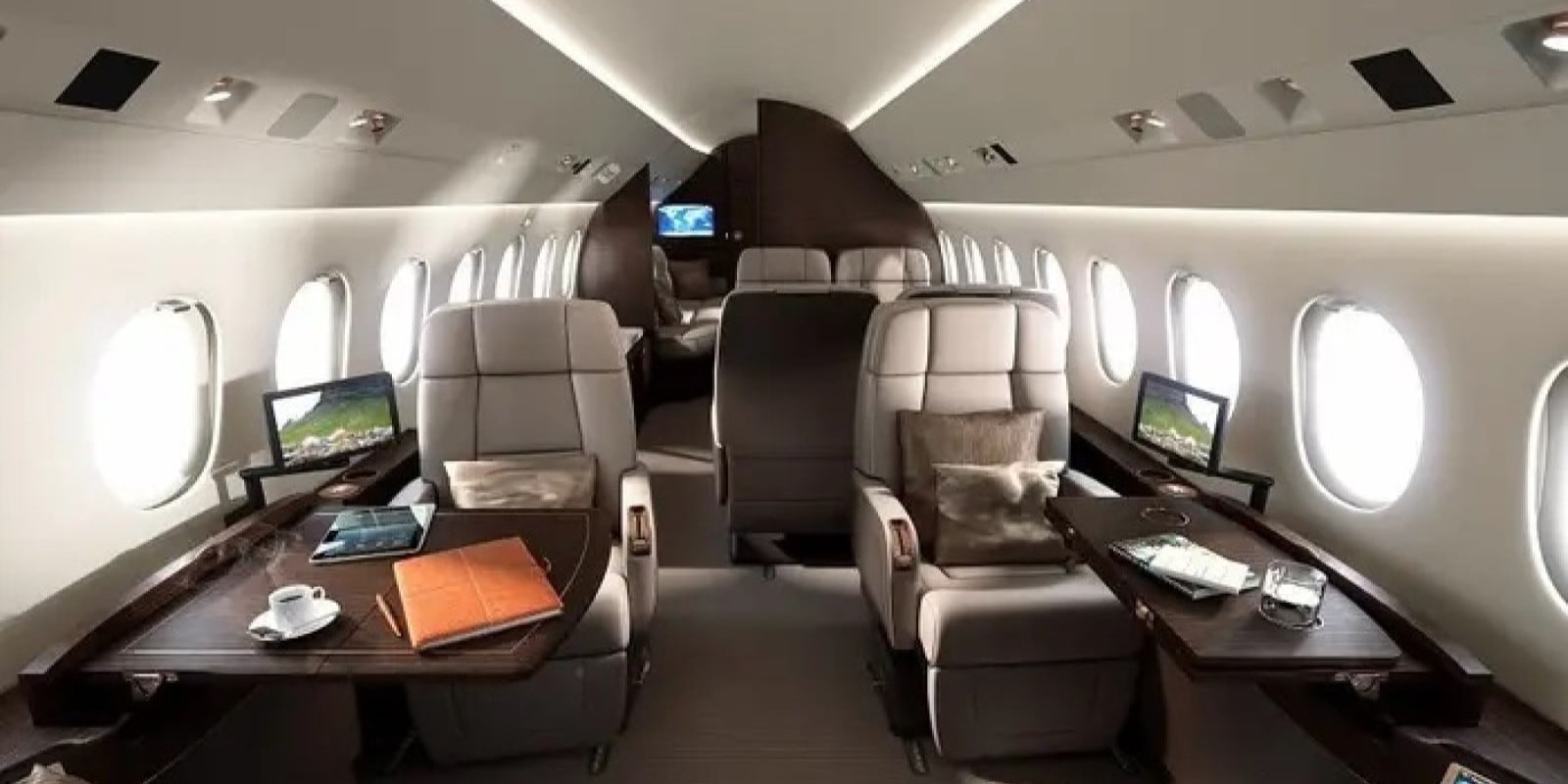 Dassault Falcon 900 gallery image 2