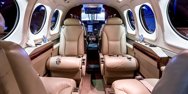 Beechcraft King Air C90 gallery image 1
